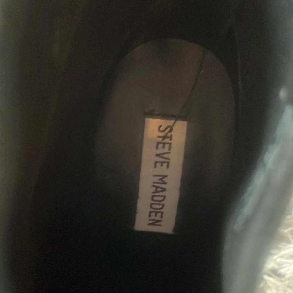 Steve Madden low boots. Size 7. Black. - Picture 4 of 4
